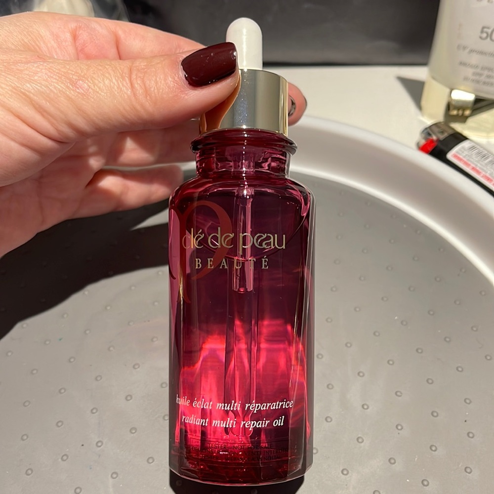 Cle de peau Beaute Radiant multi repair oil